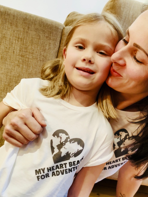 Romy_Mila_Leavingcomfortzone soulcover moment, weltenbummler, weltreise, weltreise shirts, Familie auf weltreise,